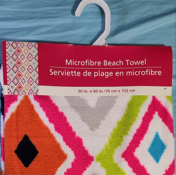 NWT Microfiber Beach Towel - Picture 4 of 4